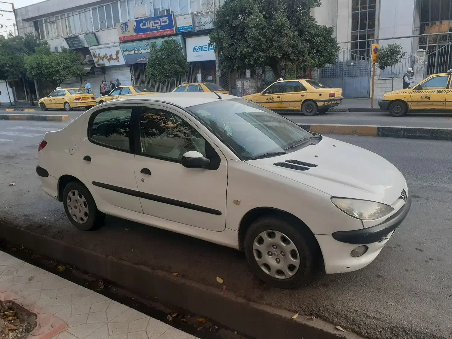 پژو ۲۰۶ صندوق دار v8 - 1390