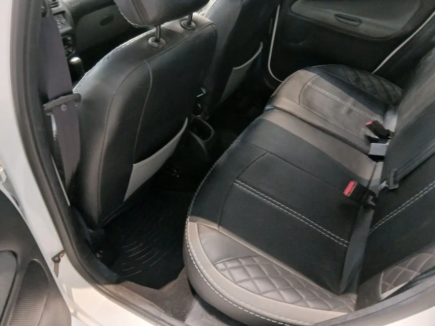 پژو ۲۰۶ صندوق دار v8 - 1399