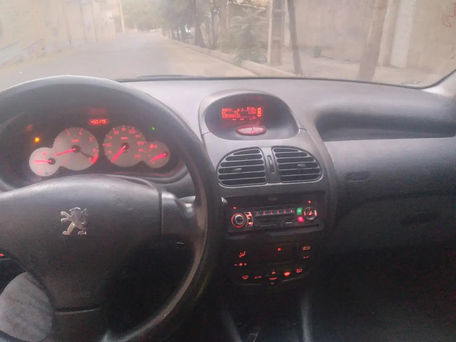 پژو ۲۰۶ صندوق دار v8 - 1394