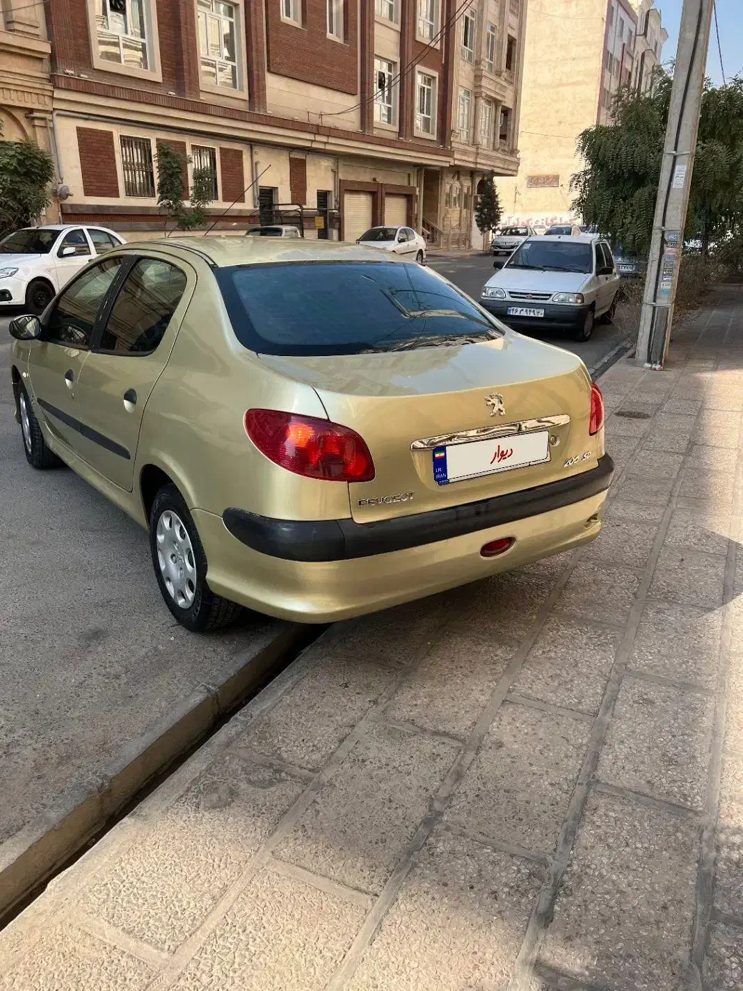 پژو ۲۰۶ صندوق دار v8 - 1386