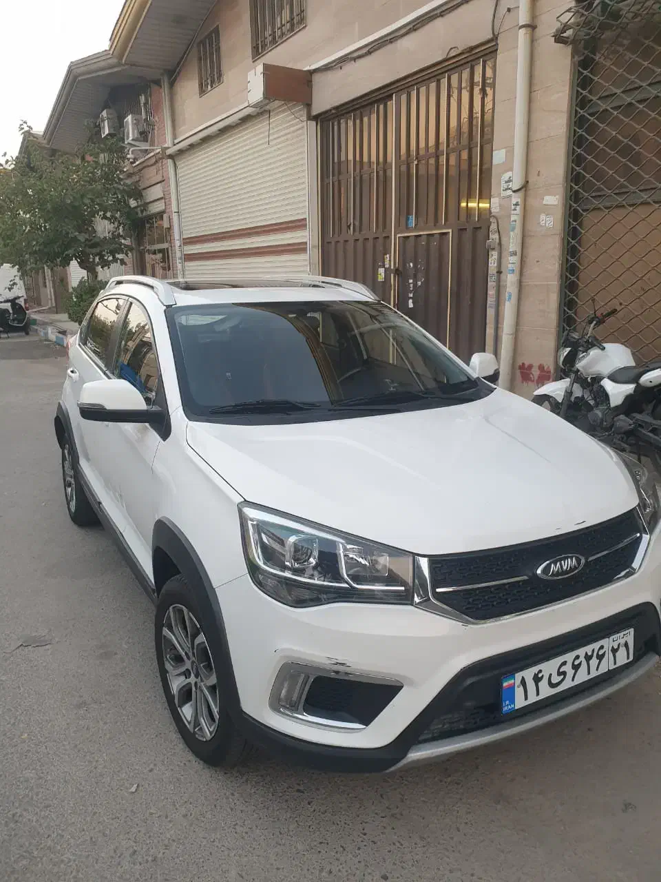 ام وی ام X22 دنده‌ای لاکچری - 1398