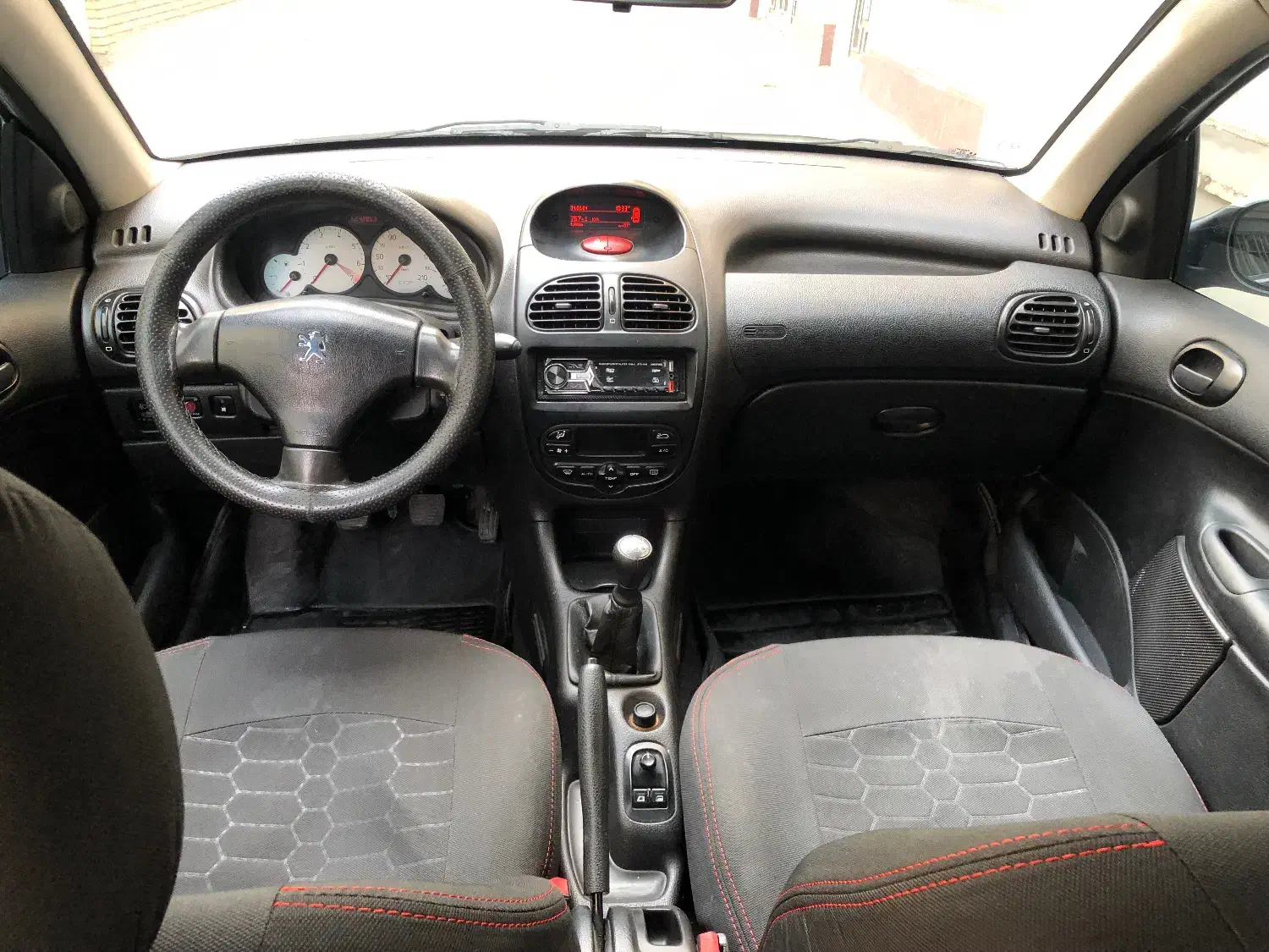 پژو ۲۰۶ صندوق دار v8 - 1394