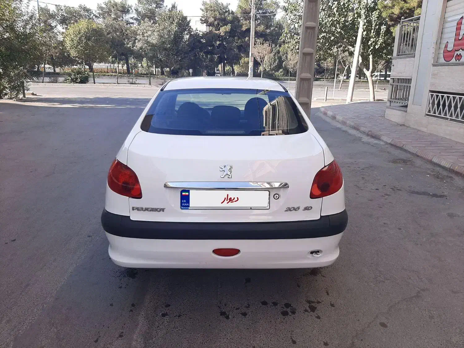 پژو ۲۰۶ صندوق دار v8 - 1392