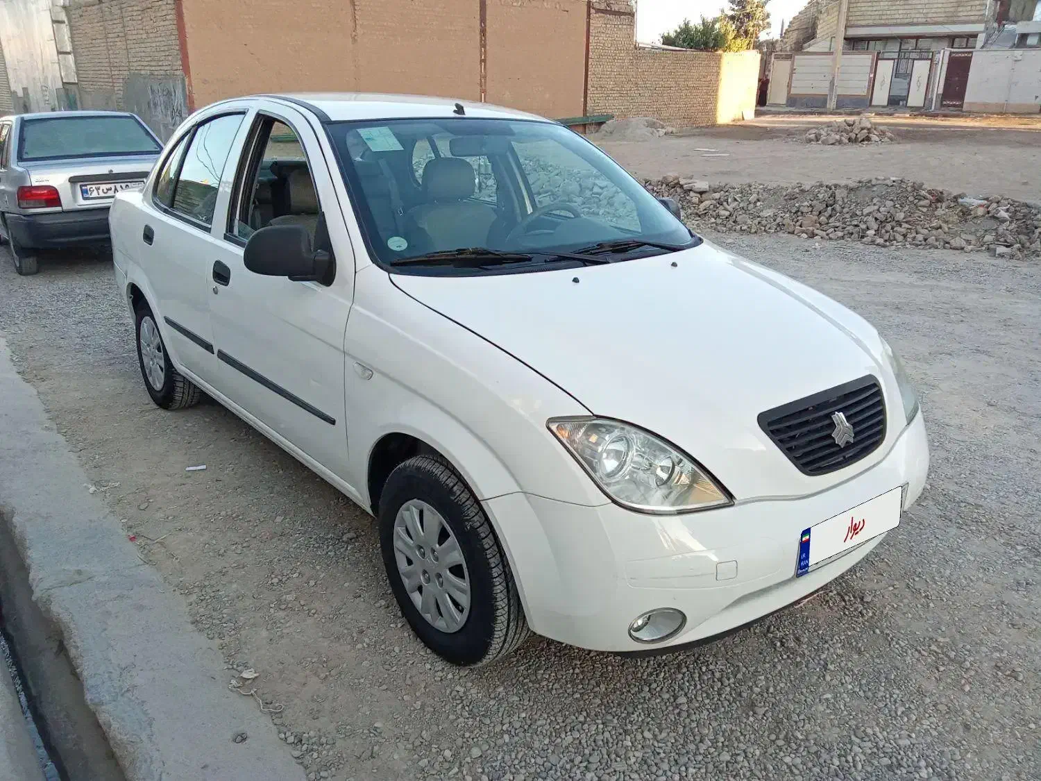 تیبا صندوق دار SL - 1401