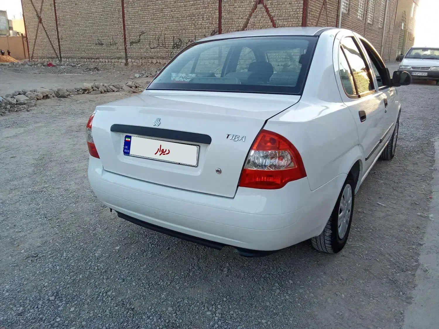 تیبا صندوق دار SL - 1401