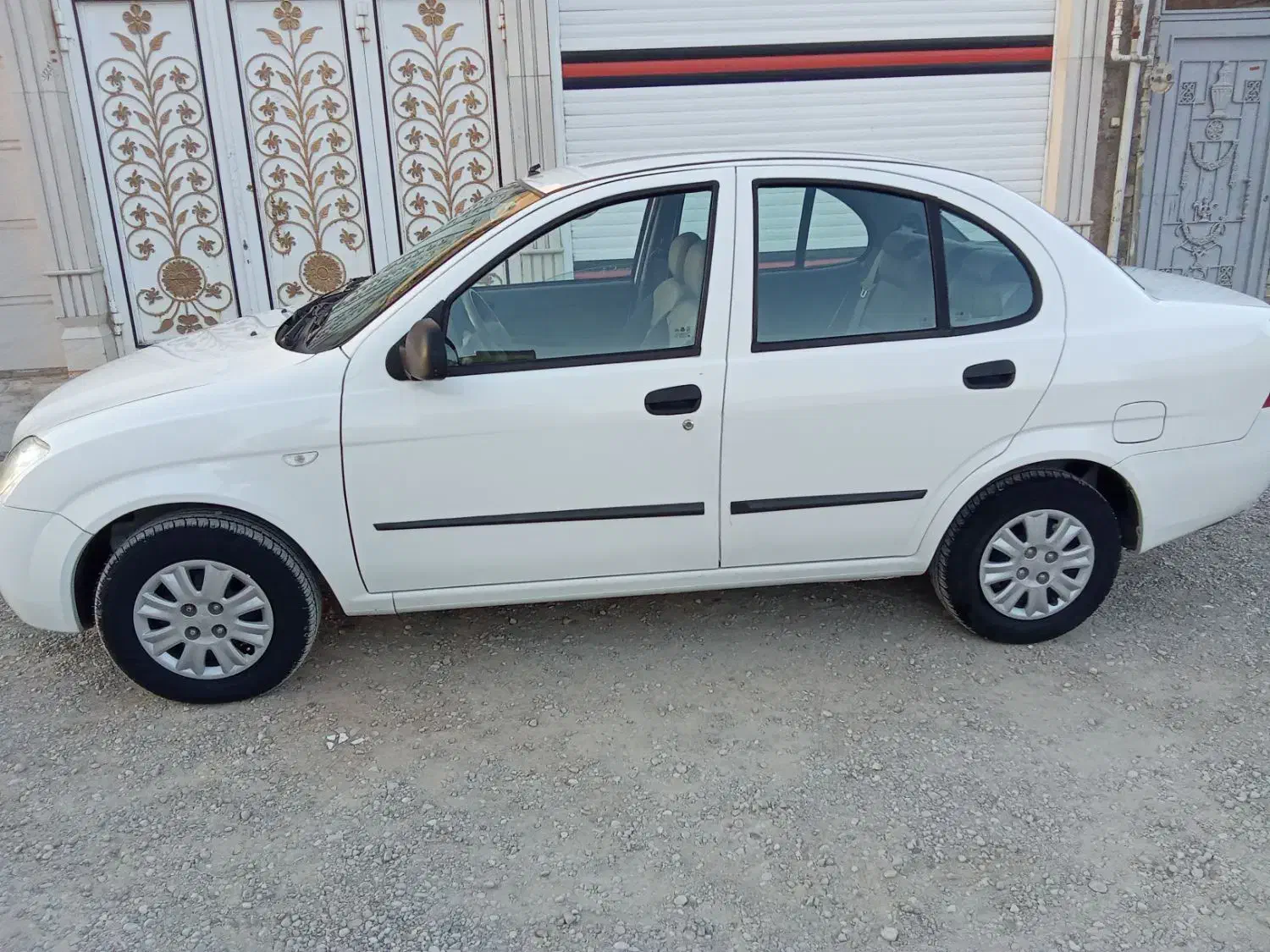 تیبا صندوق دار SL - 1401