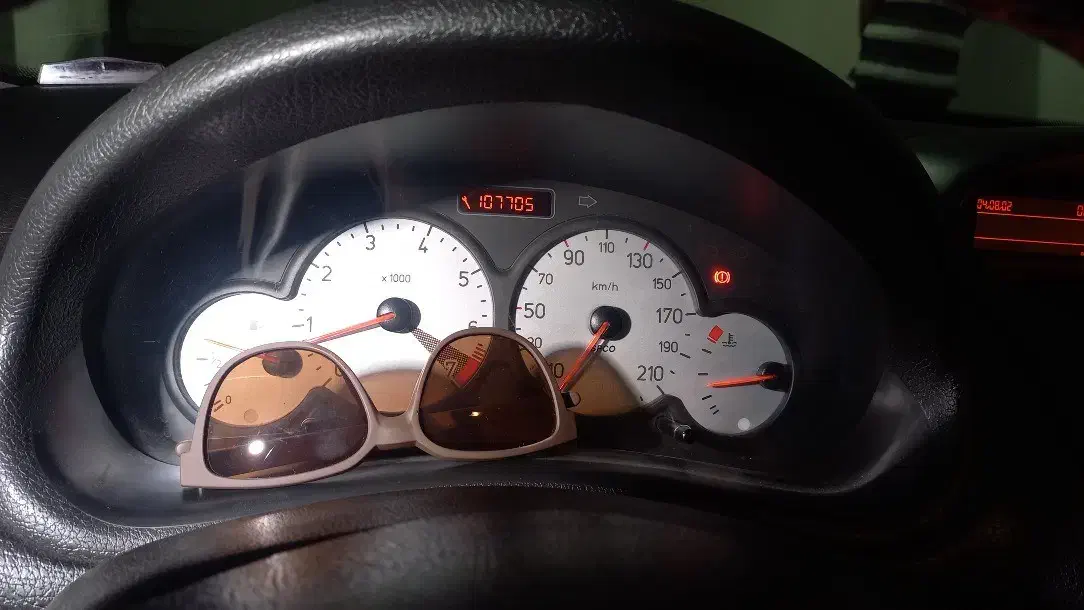 پژو ۲۰۶ صندوق دار v8 - 1399
