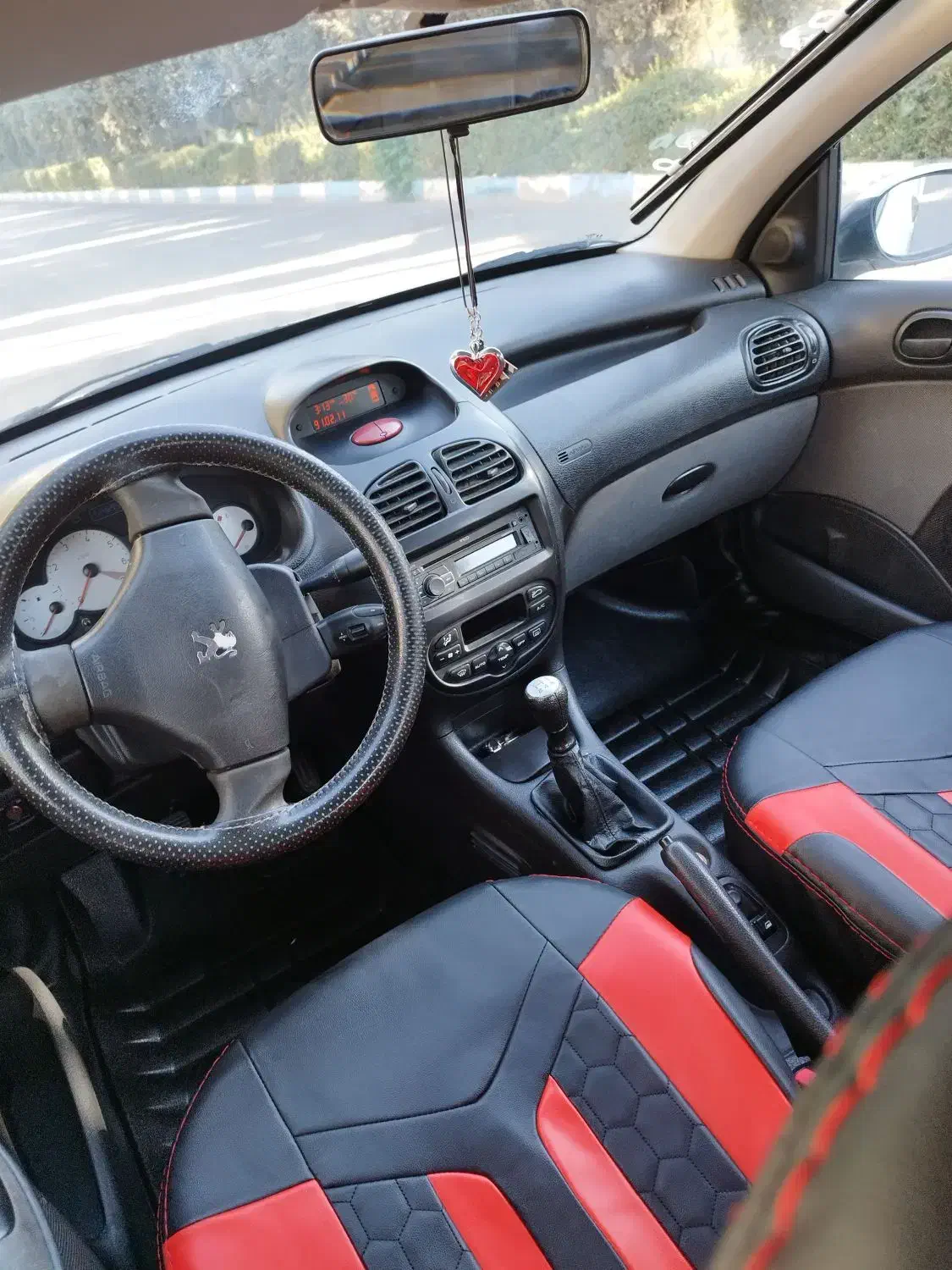 پژو ۲۰۶ صندوق دار v8 - 1393