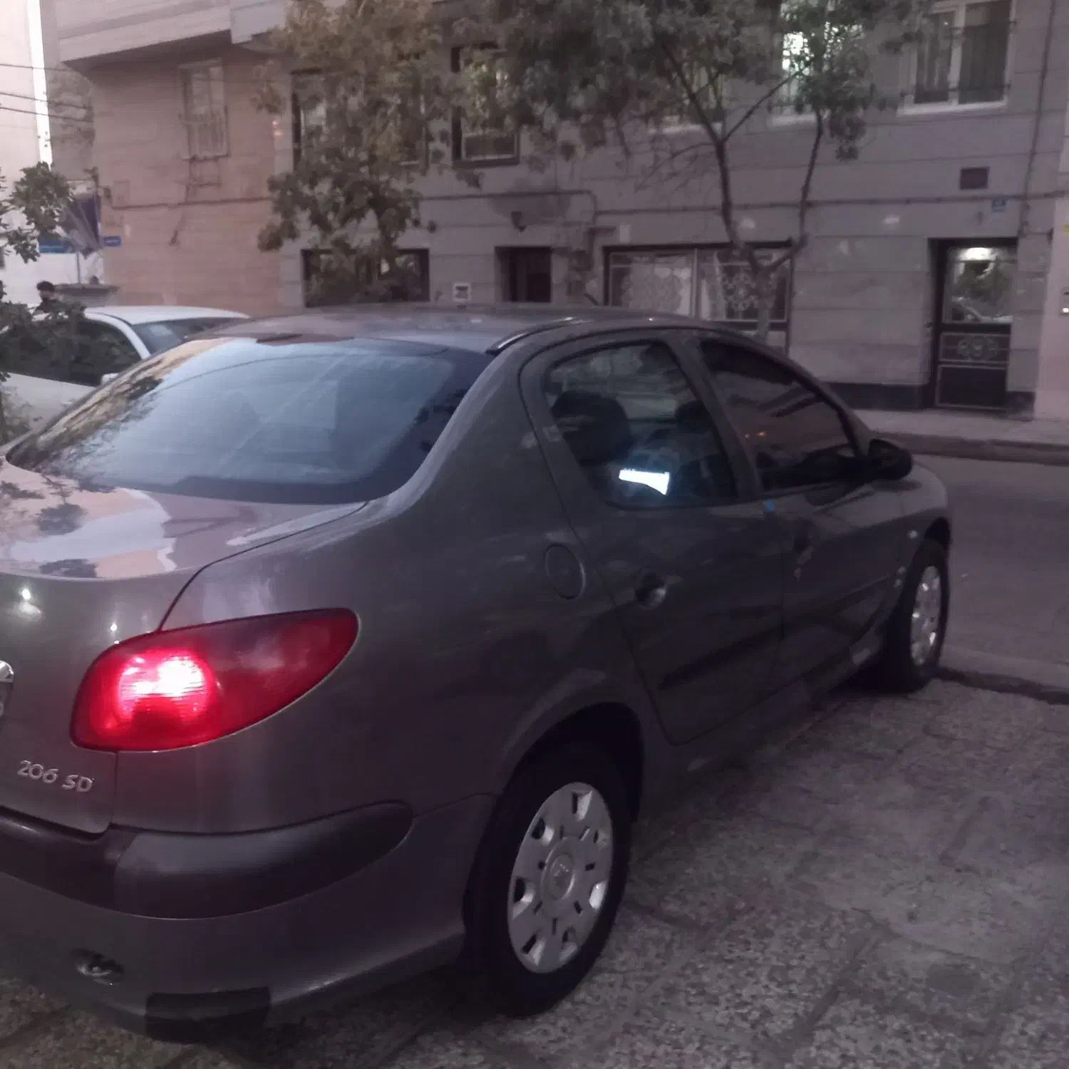 پژو ۲۰۶ صندوق دار v8 - 1386