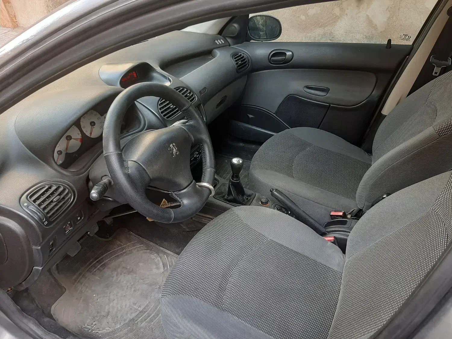 پژو ۲۰۶ صندوق دار v8 - 1394