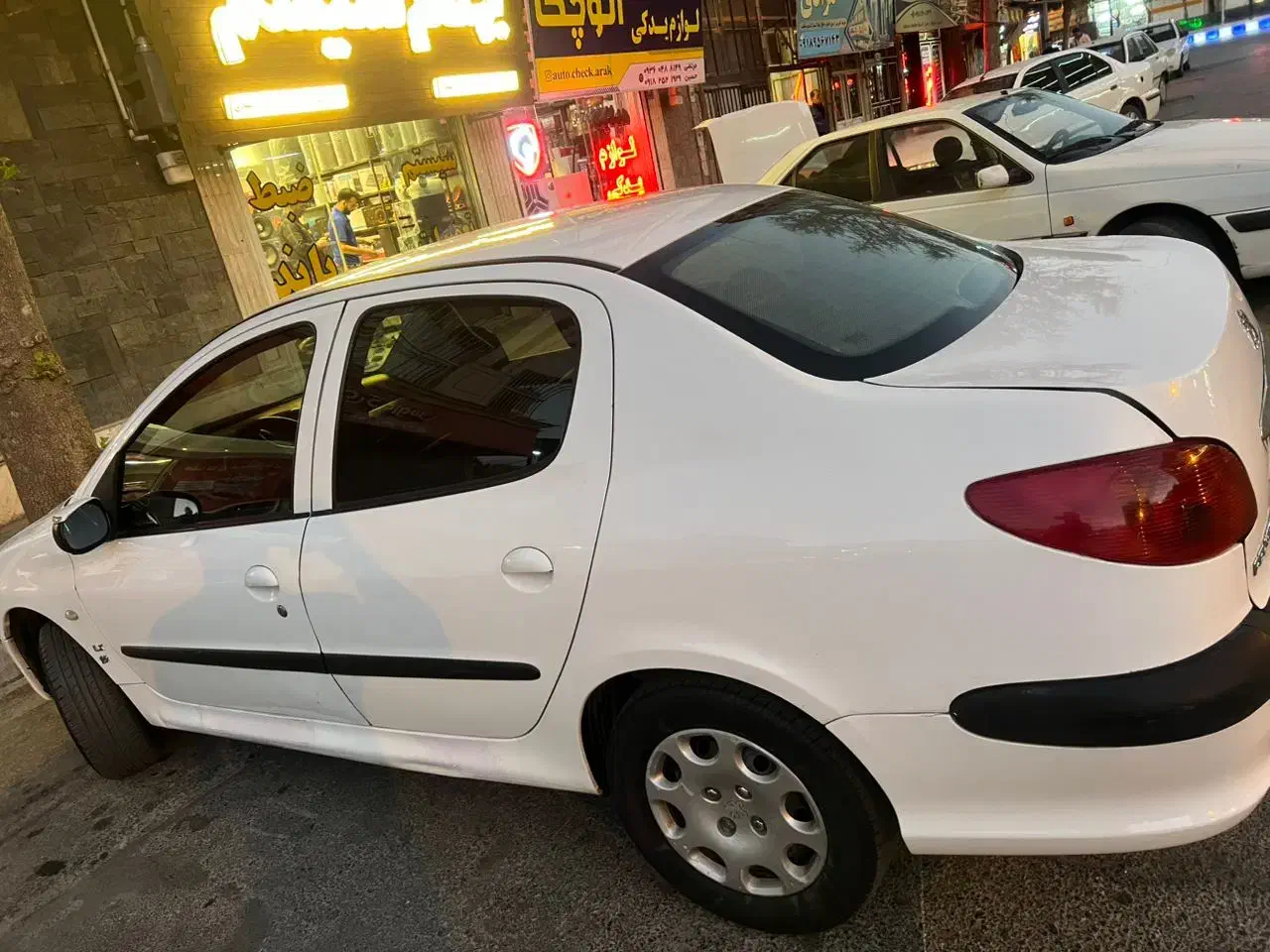پژو ۲۰۶ صندوق دار v8 - 1390