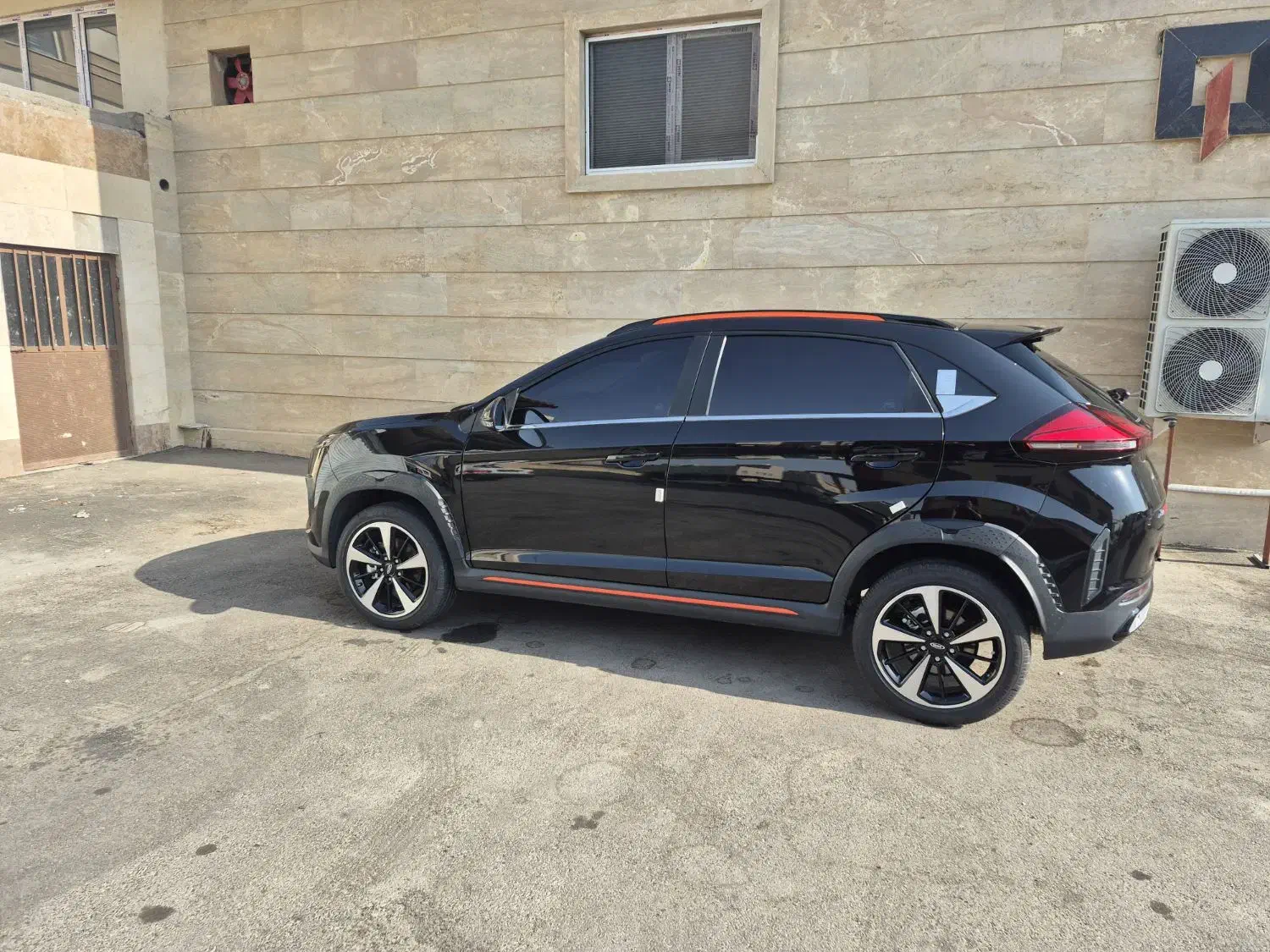 خودرو ام وی ام، X33 آگهی ann_20876261