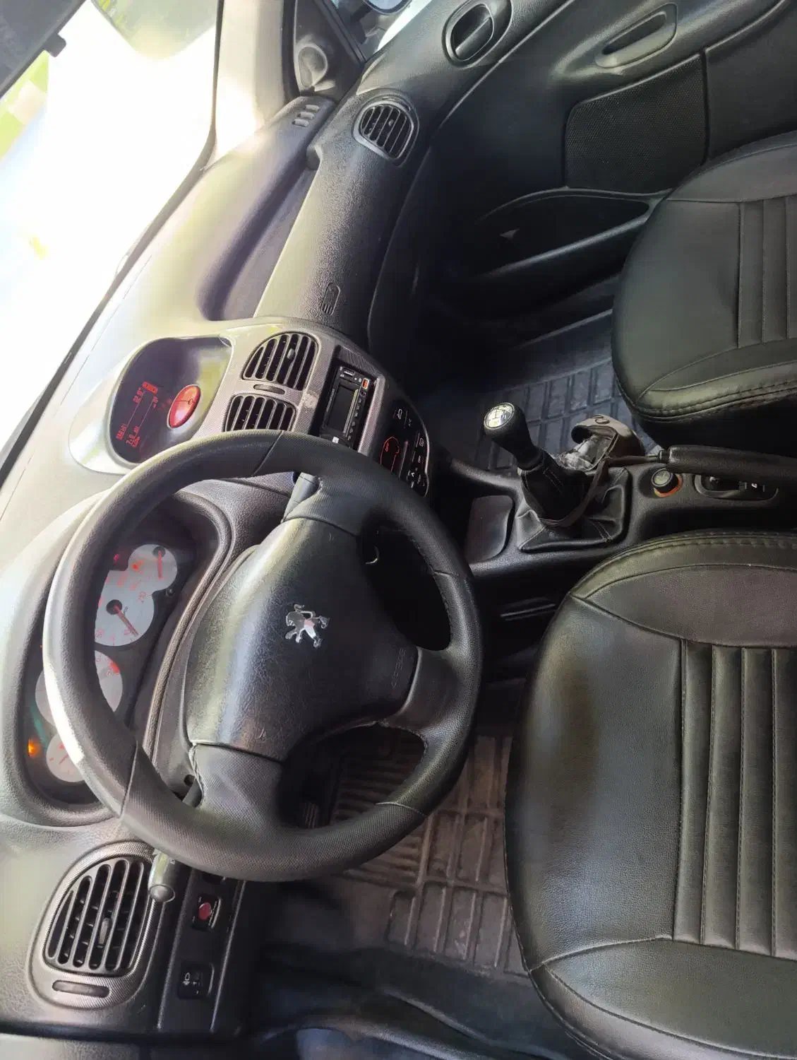 پژو ۲۰۶ صندوق دار v8 - 1396