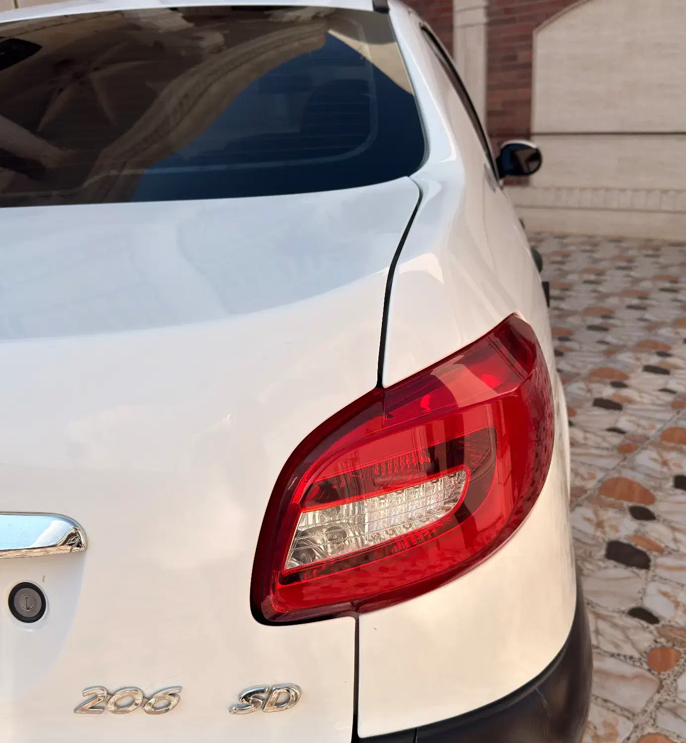 پژو ۲۰۶ صندوق دار v8 - 1397