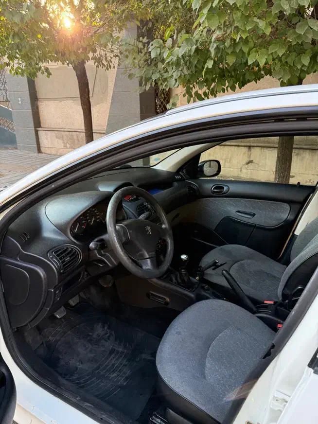 پژو ۲۰۶ صندوق دار v8 - 1390