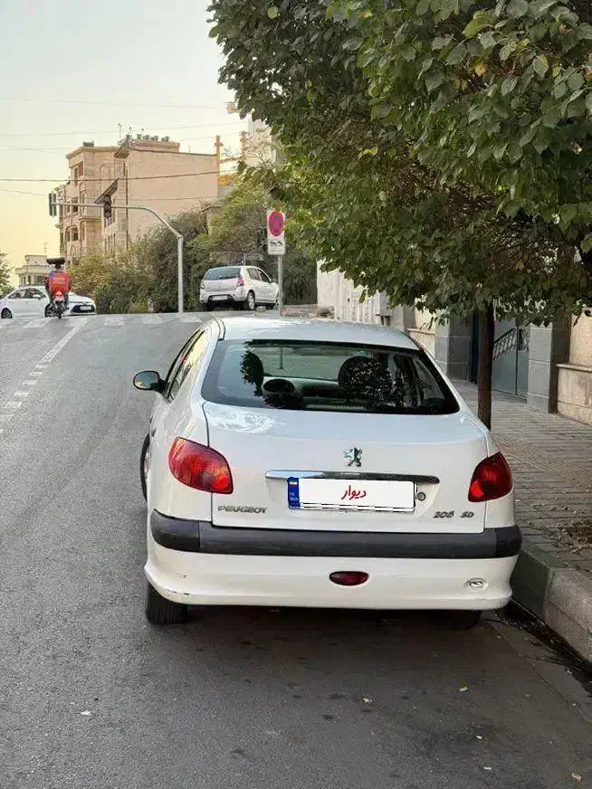 پژو ۲۰۶ صندوق دار v8 - 1390