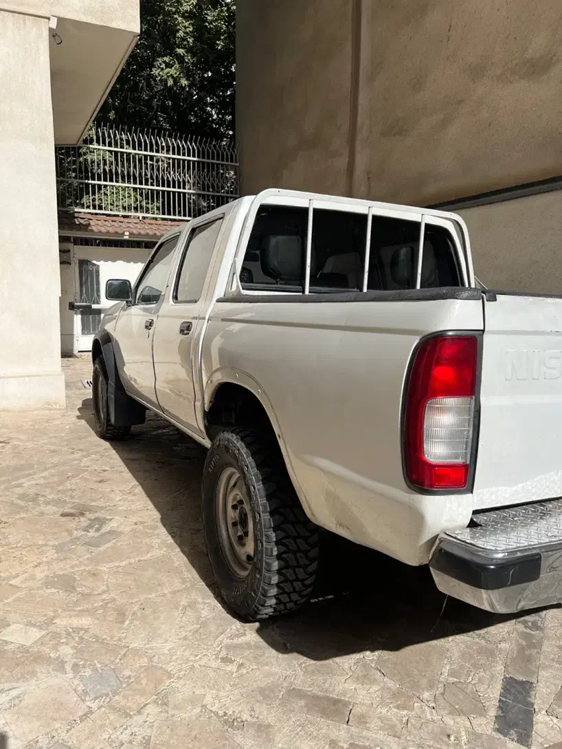 نیسان پیکاپ دو کابین دنده ای - 1382