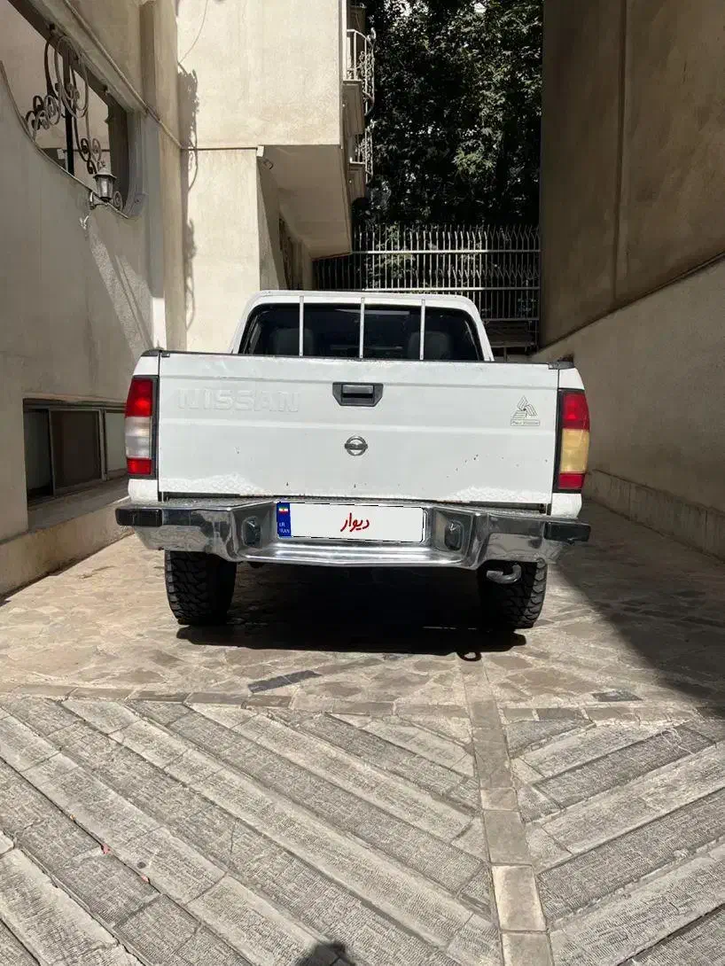 نیسان پیکاپ دو کابین دنده ای - 1382