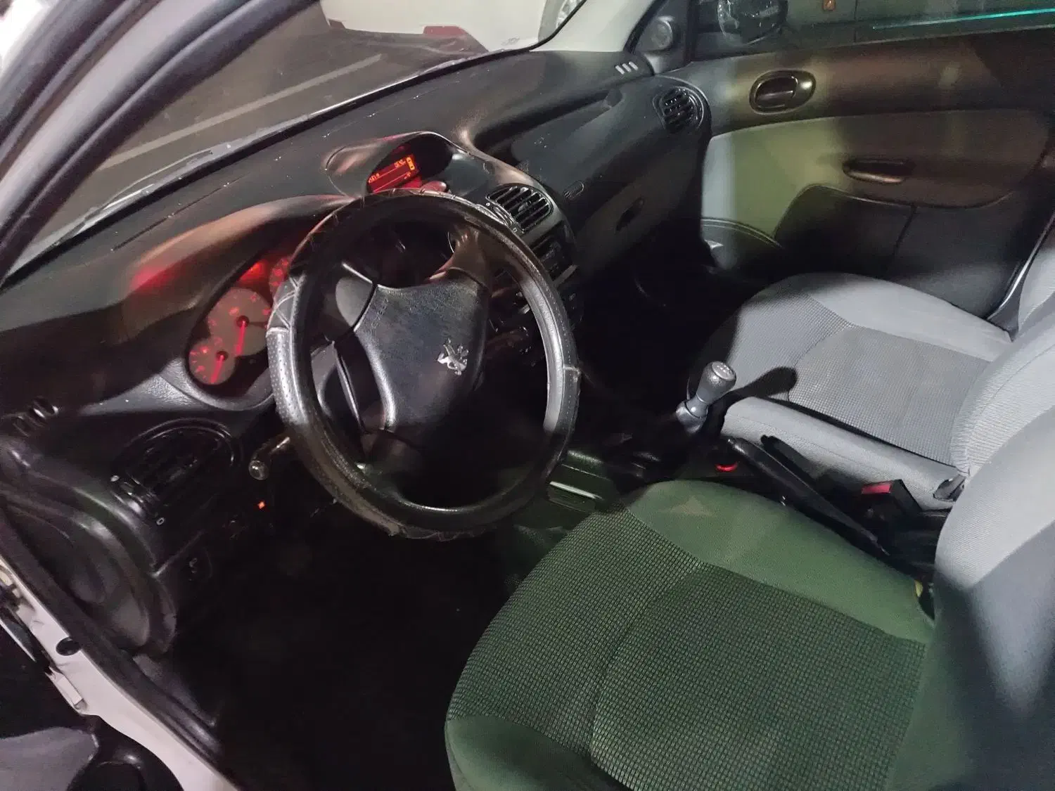 پژو ۲۰۶ صندوق دار v8 - 1395