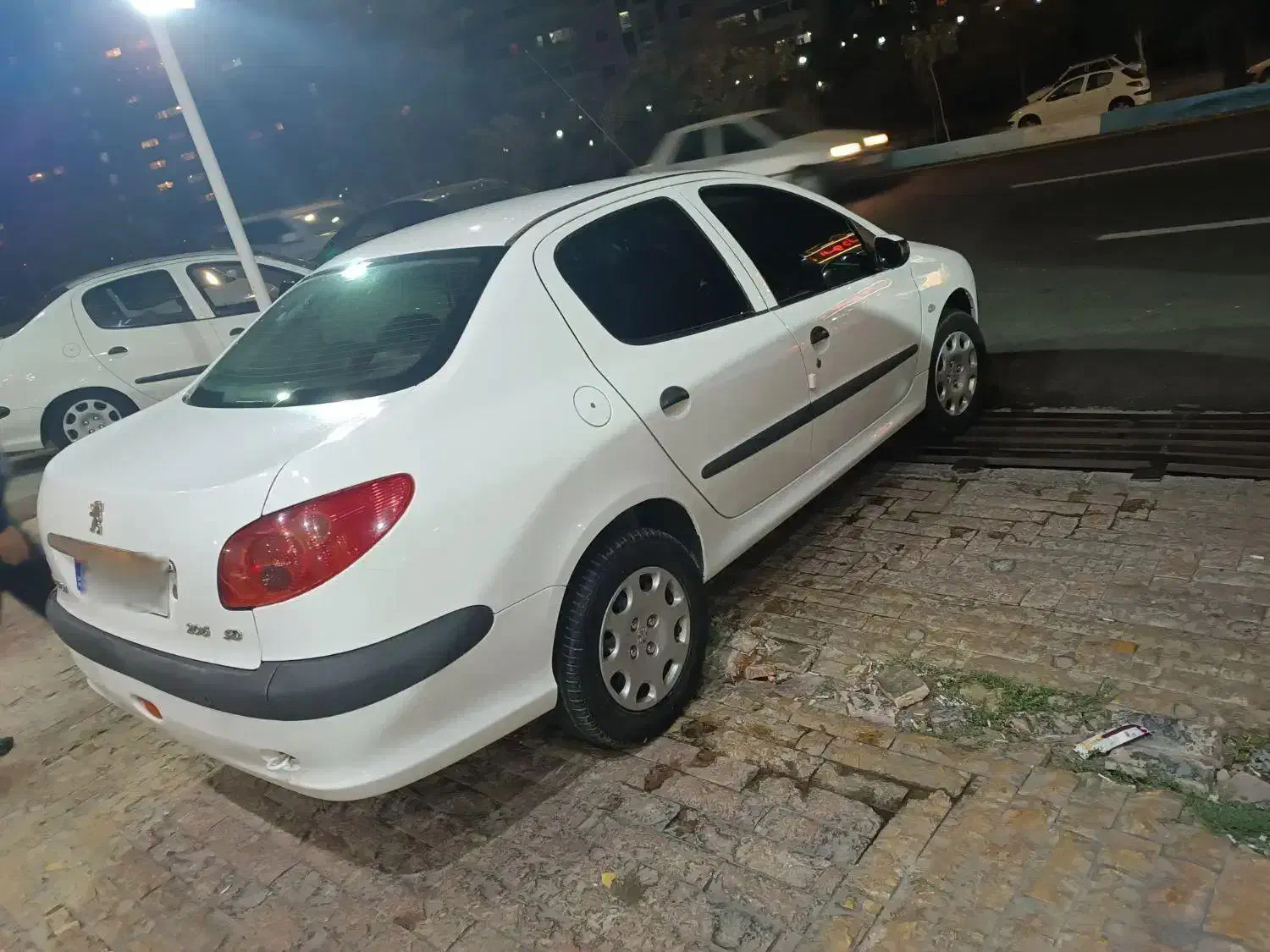 پژو ۲۰۶ صندوق دار v8 - 1395