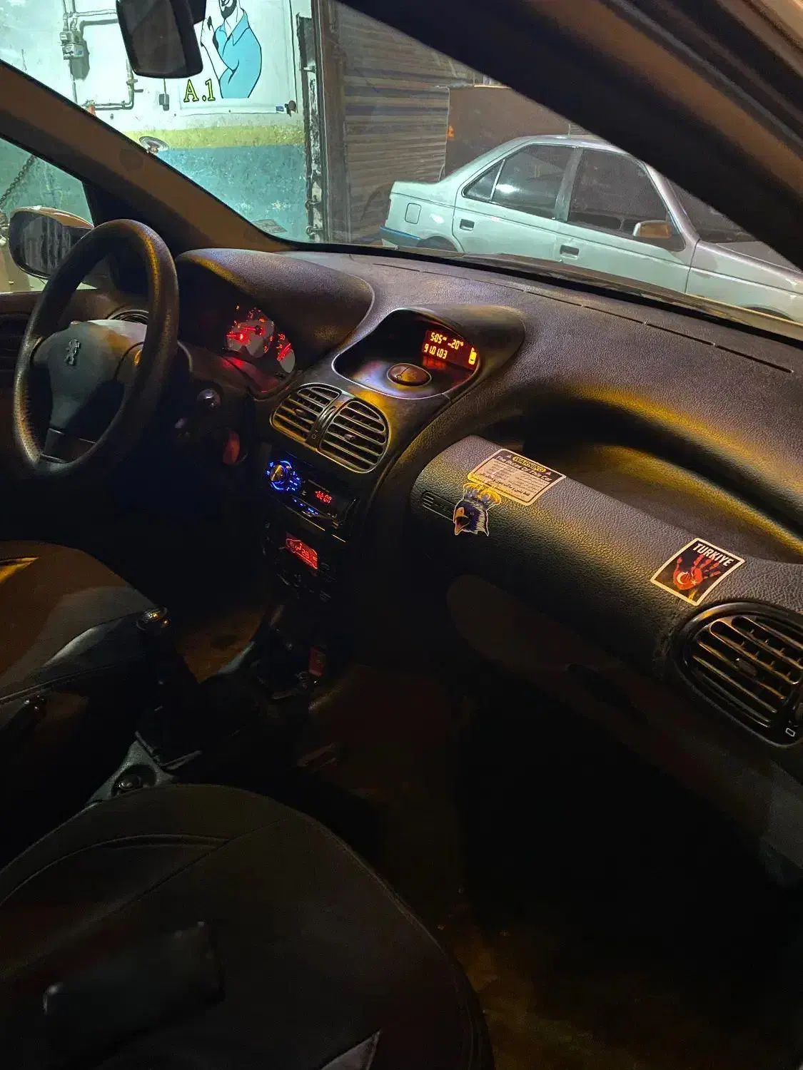 پژو ۲۰۶ صندوق دار v8 - 1393