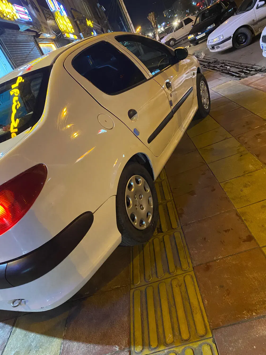 پژو ۲۰۶ صندوق دار v8 - 1393