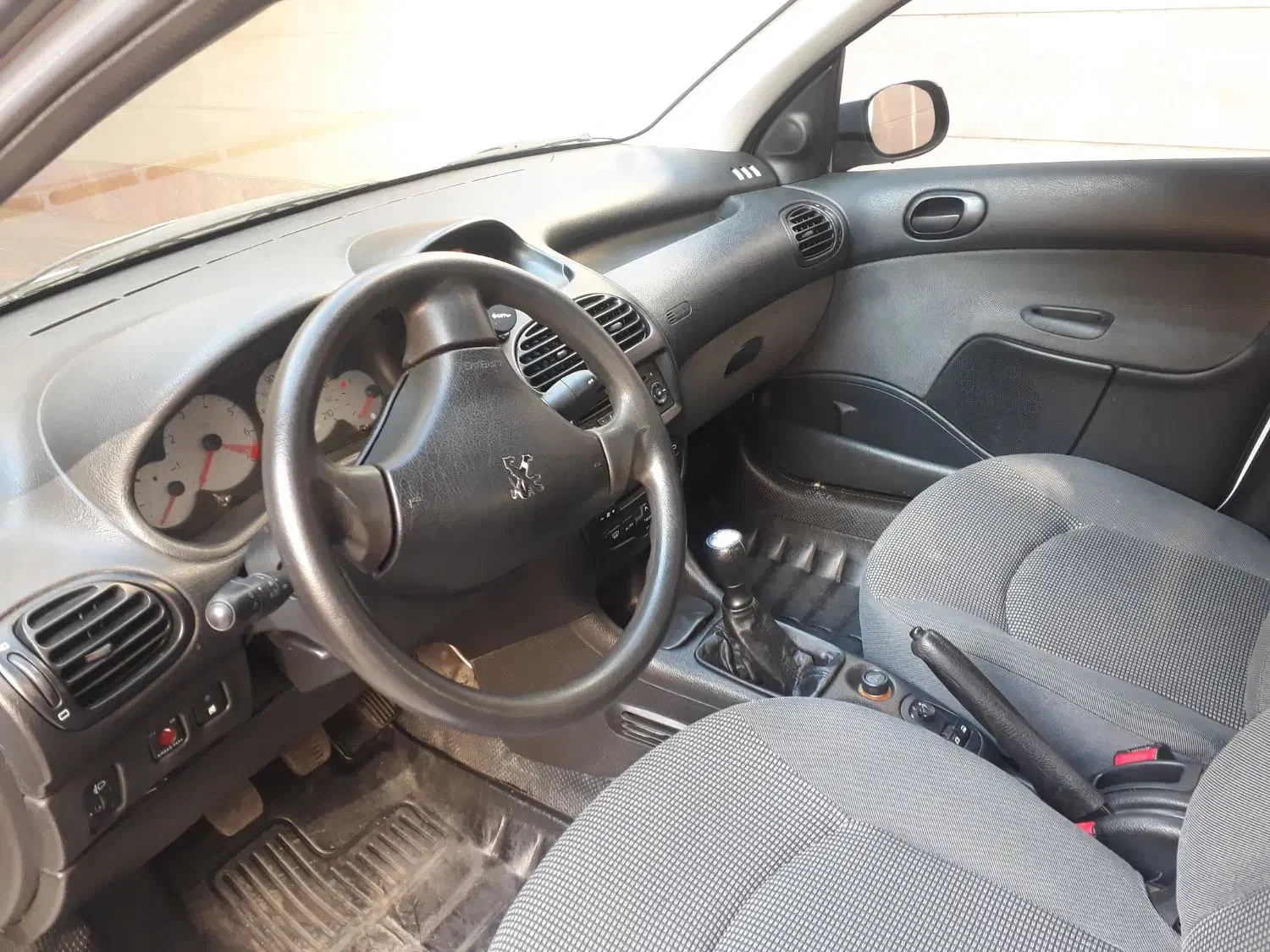 پژو ۲۰۶ صندوق دار v8 - 1398