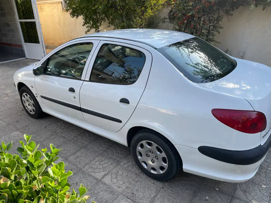 پژو ۲۰۶ صندوق دار v8 - 1396