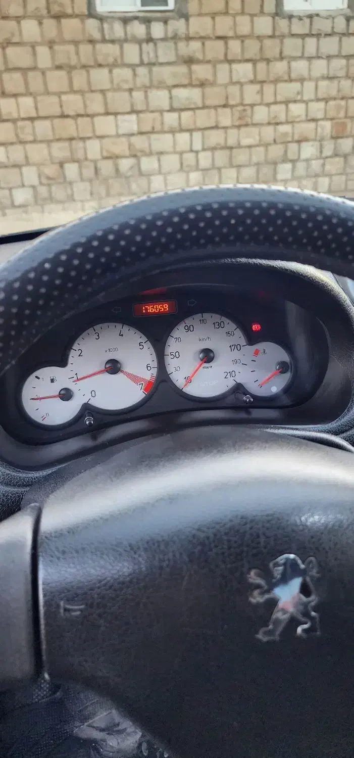 پژو ۲۰۶ صندوق دار v8 - 1394