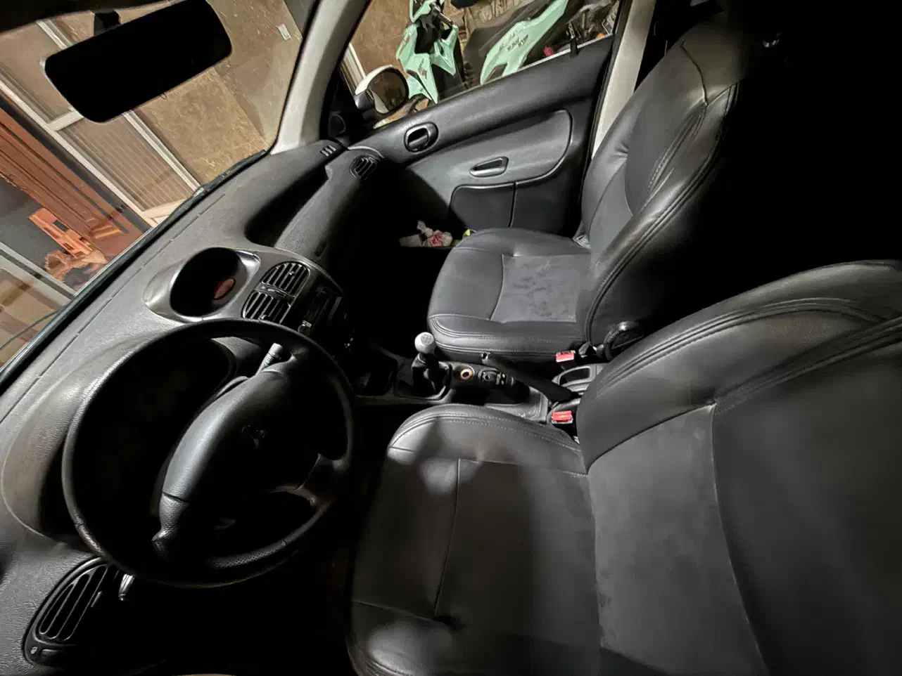 پژو ۲۰۶ صندوق دار v8 - 1395