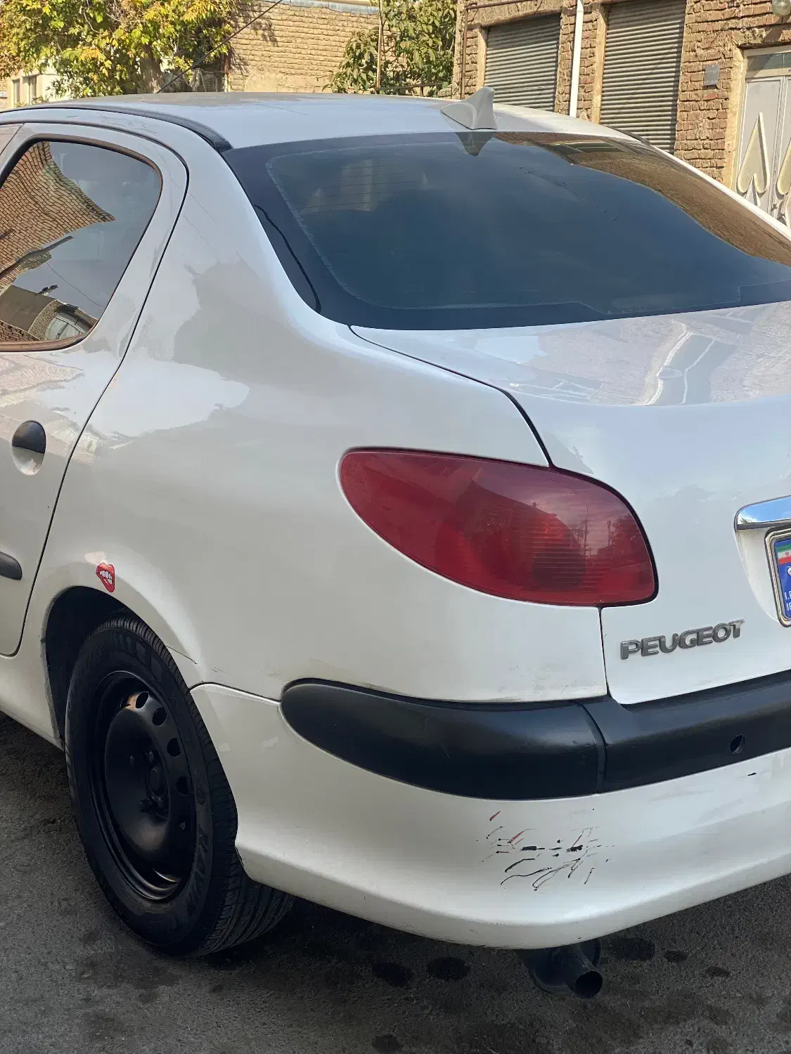 پژو ۲۰۶ صندوق دار v8 - 1391