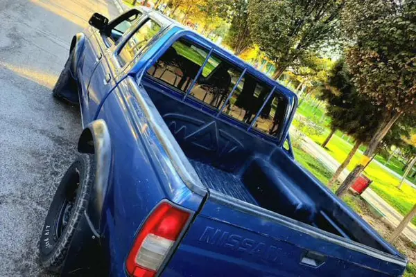 نیسان پیکاپ دو کابین دنده ای - 1381