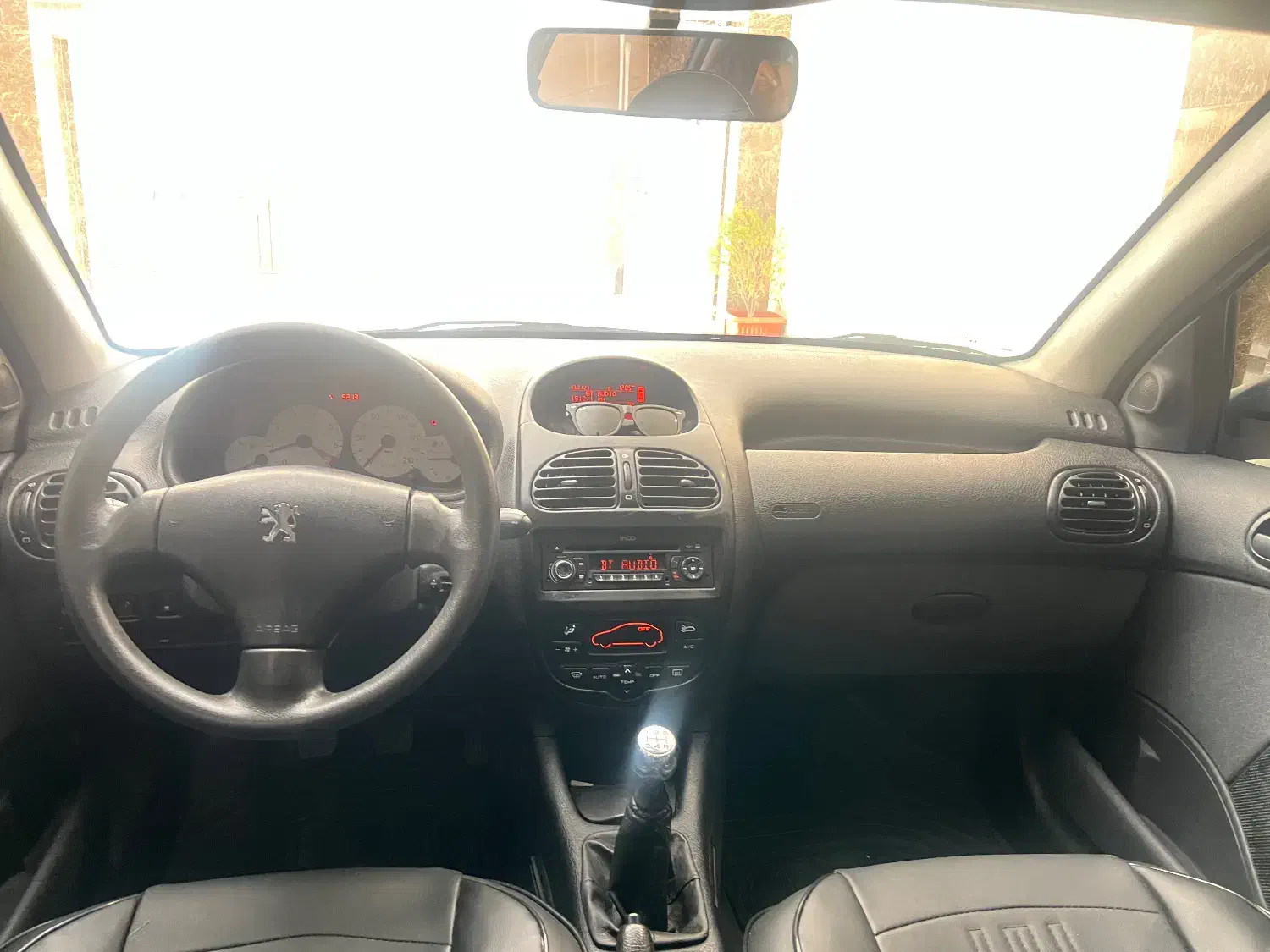 پژو ۲۰۶ صندوق دار v8 - 1396