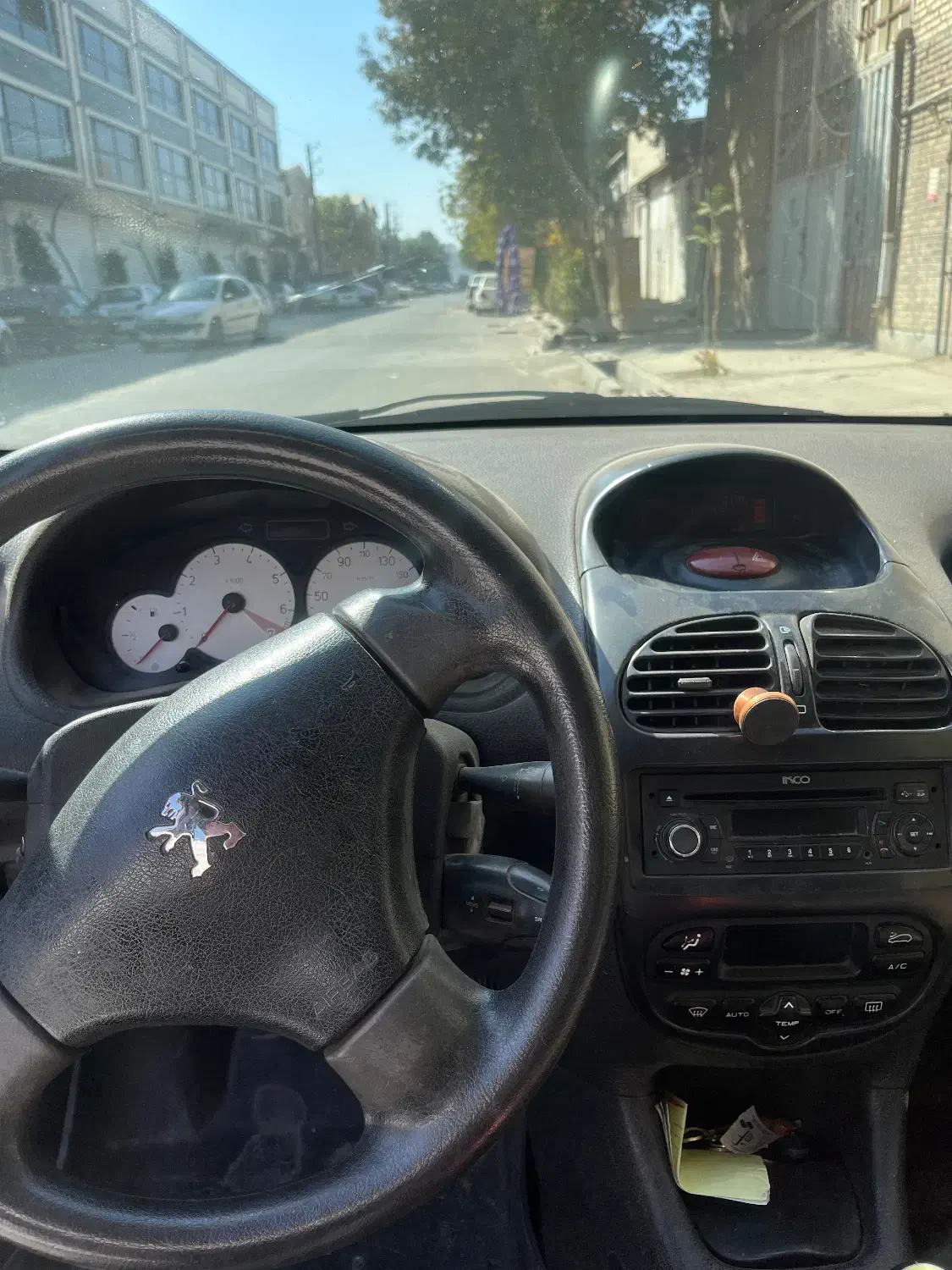 پژو ۲۰۶ صندوق دار v8 - 1396