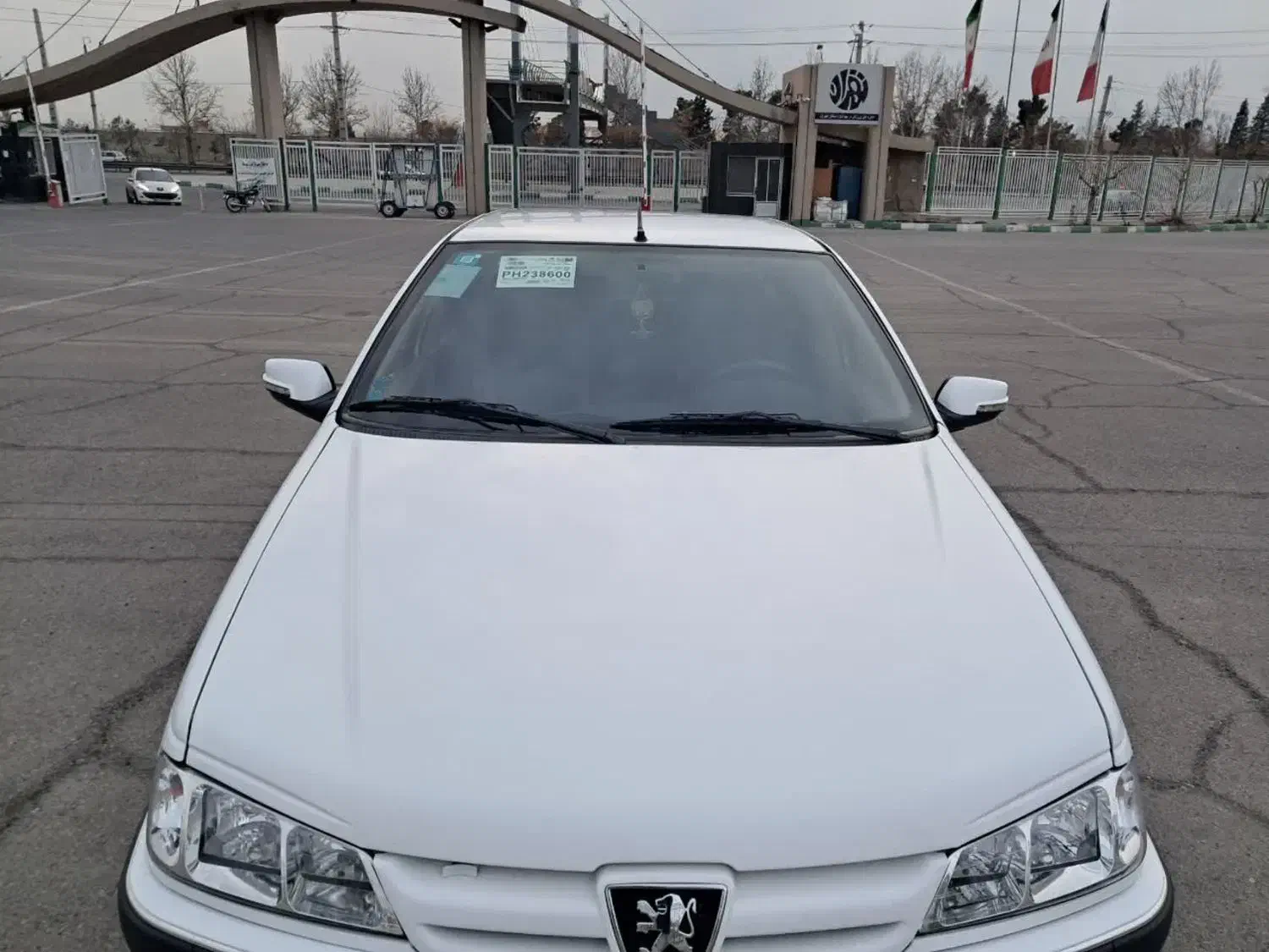 پژو پارس XU7P - 1402