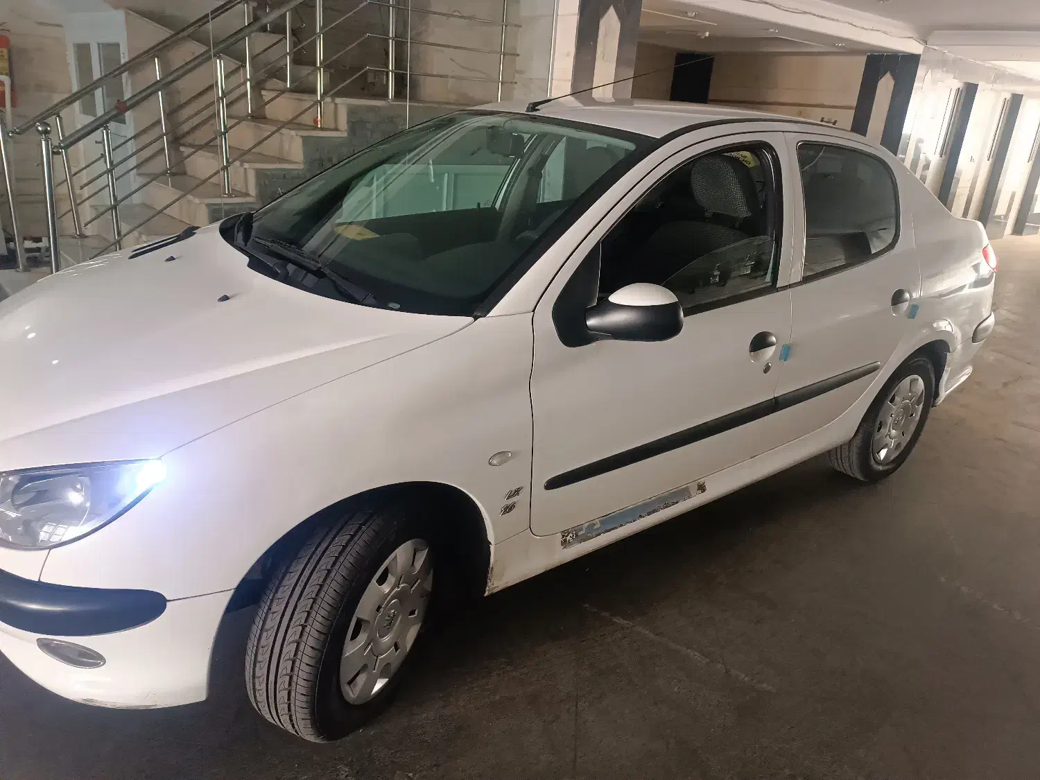 پژو ۲۰۶ صندوق دار v8 - 1397