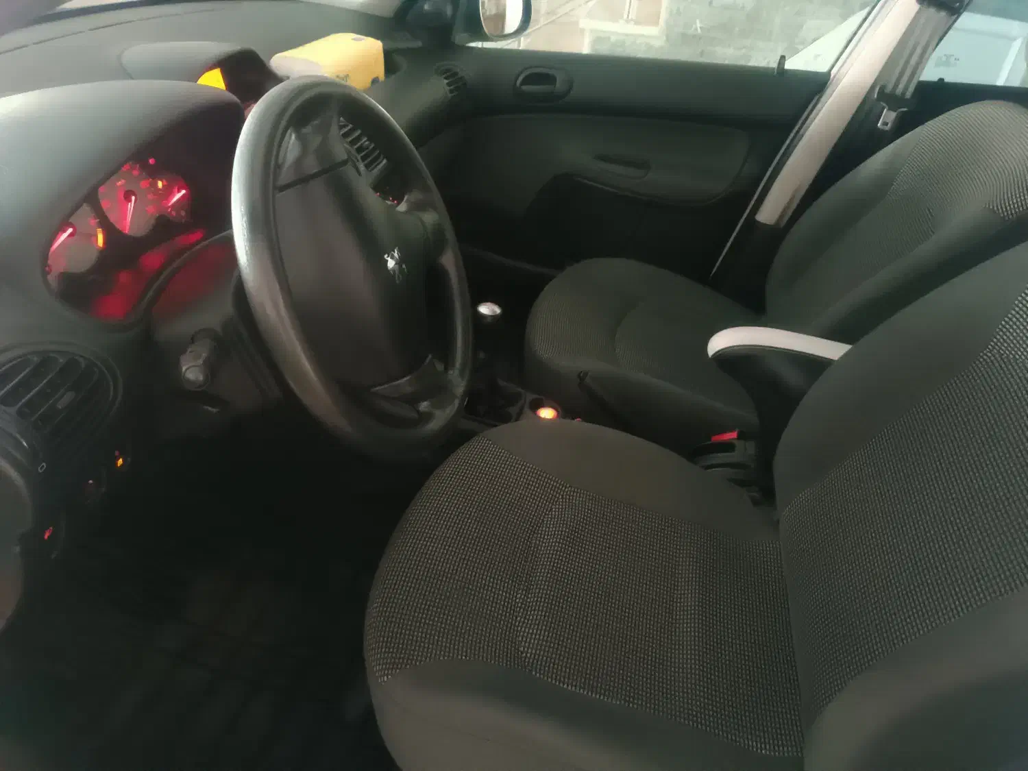 پژو ۲۰۶ صندوق دار v8 - 1397