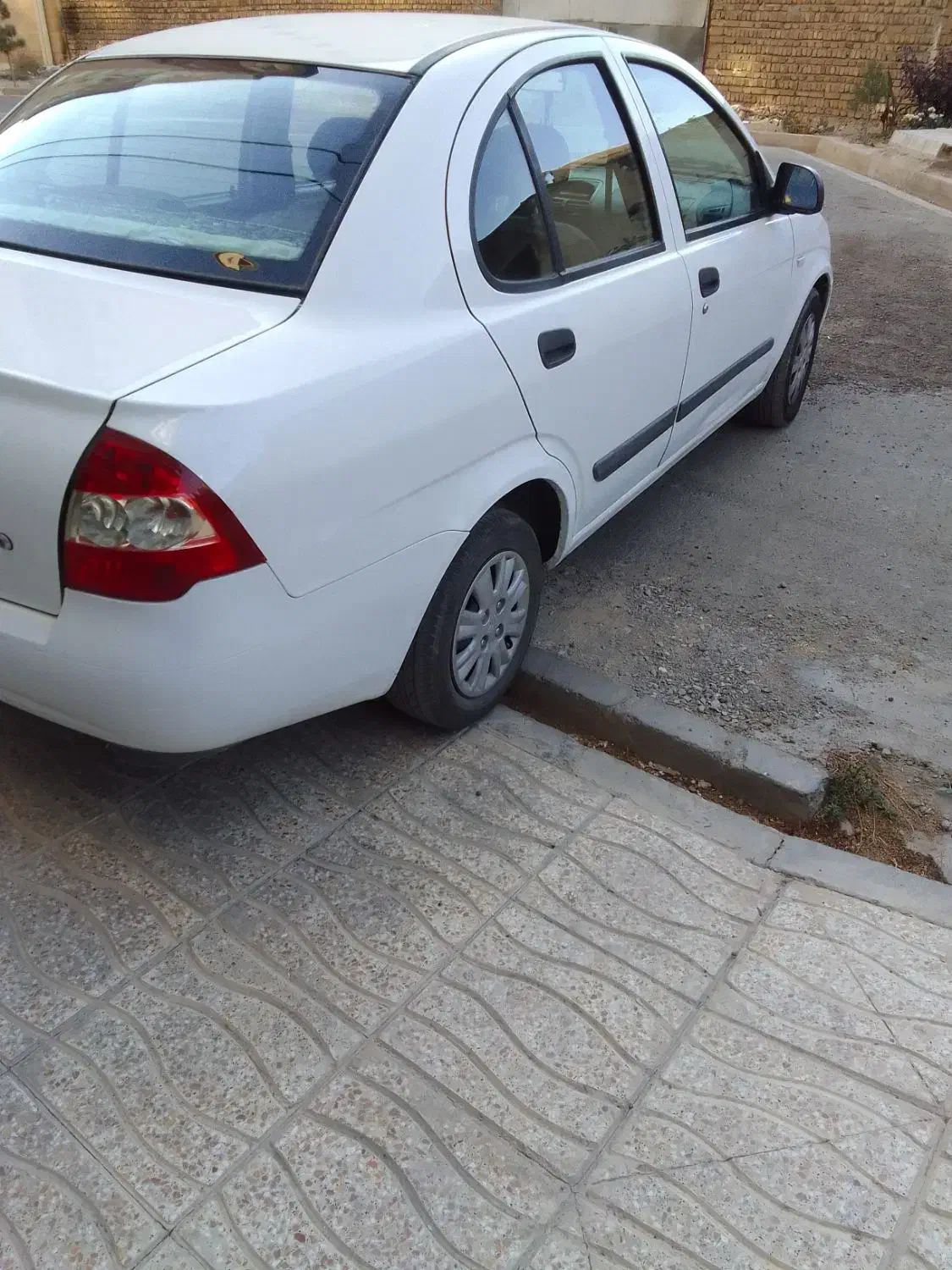 تیبا صندوق دار SL - 1395