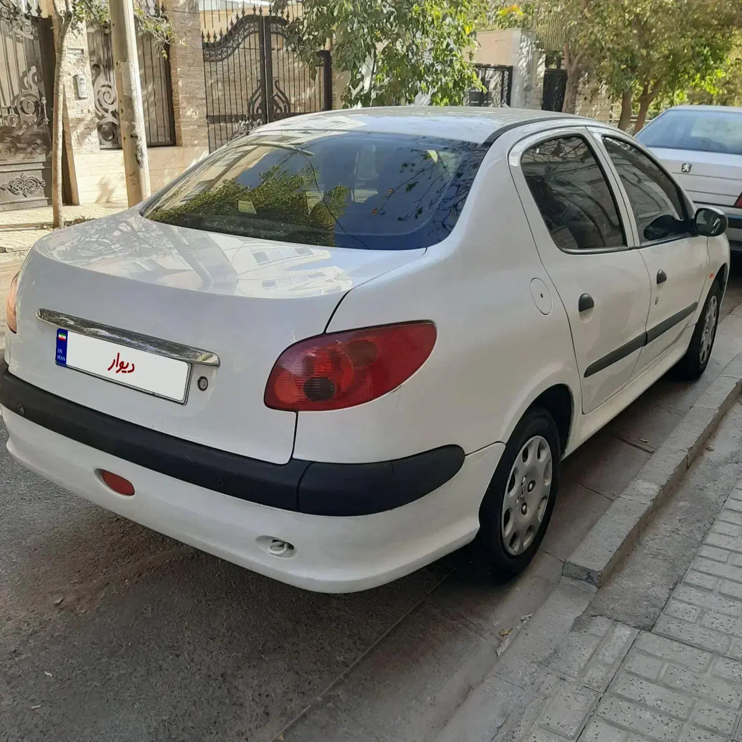 پژو ۲۰۶ صندوق دار v8 - 1394