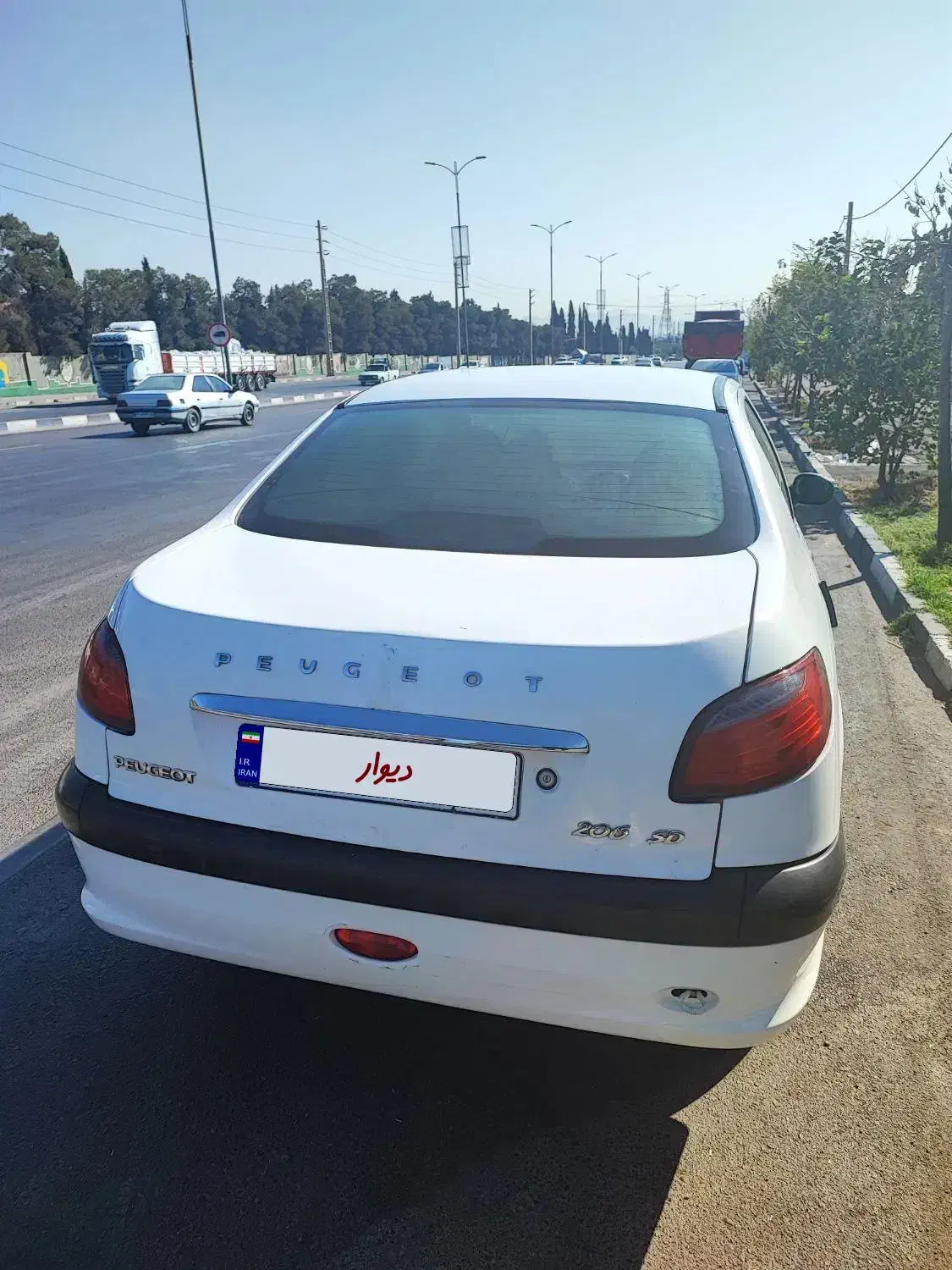 پژو ۲۰۶ صندوق دار v8 - 1392