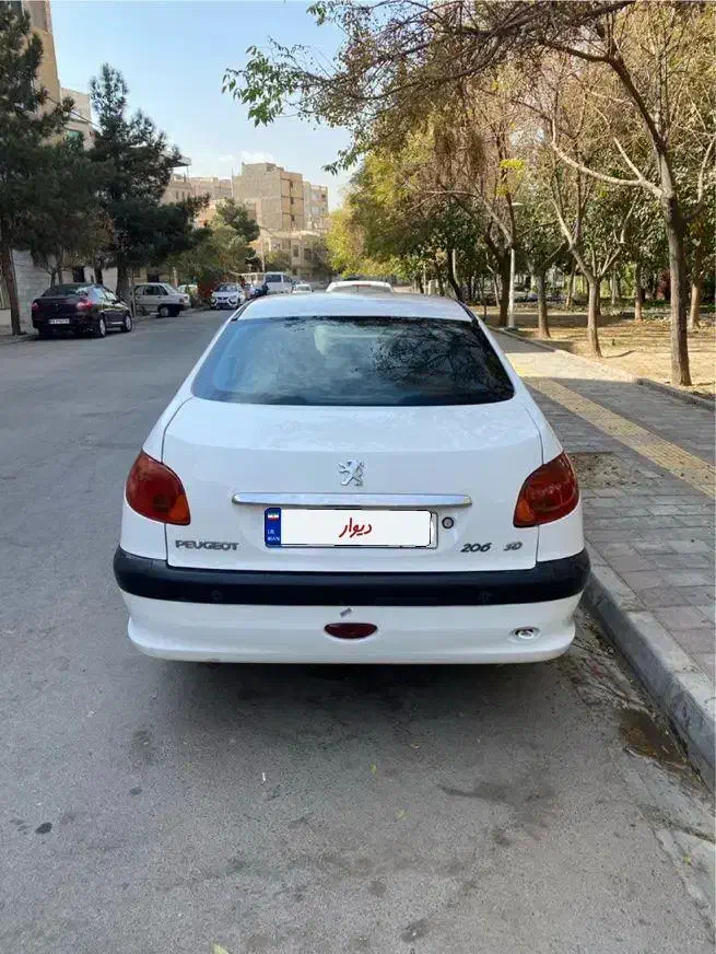 پژو ۲۰۶ صندوق دار v8 - 1393