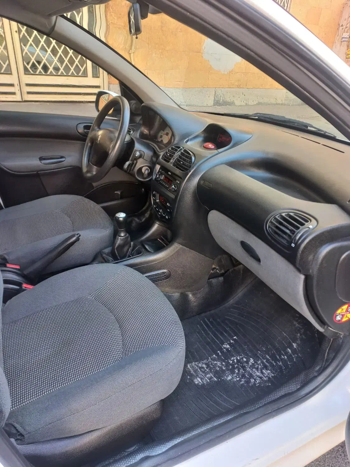 پژو ۲۰۶ صندوق دار v8 - 1397