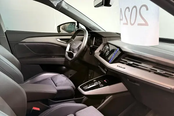 آئودی الکتریکی Q5 ۴۰ - 2024