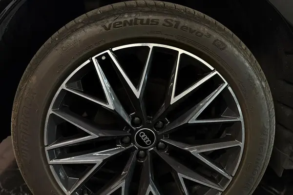 آئودی الکتریکی Q5 ۴۰ - 2024