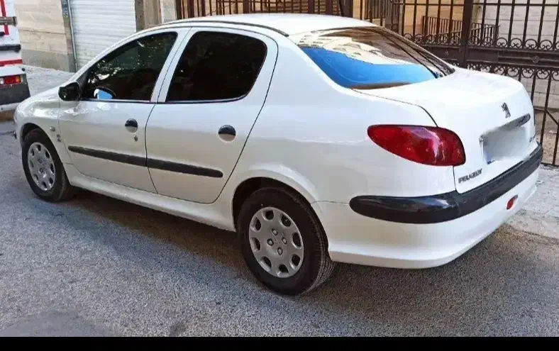 پژو ۲۰۶ صندوق دار v8 - 1396