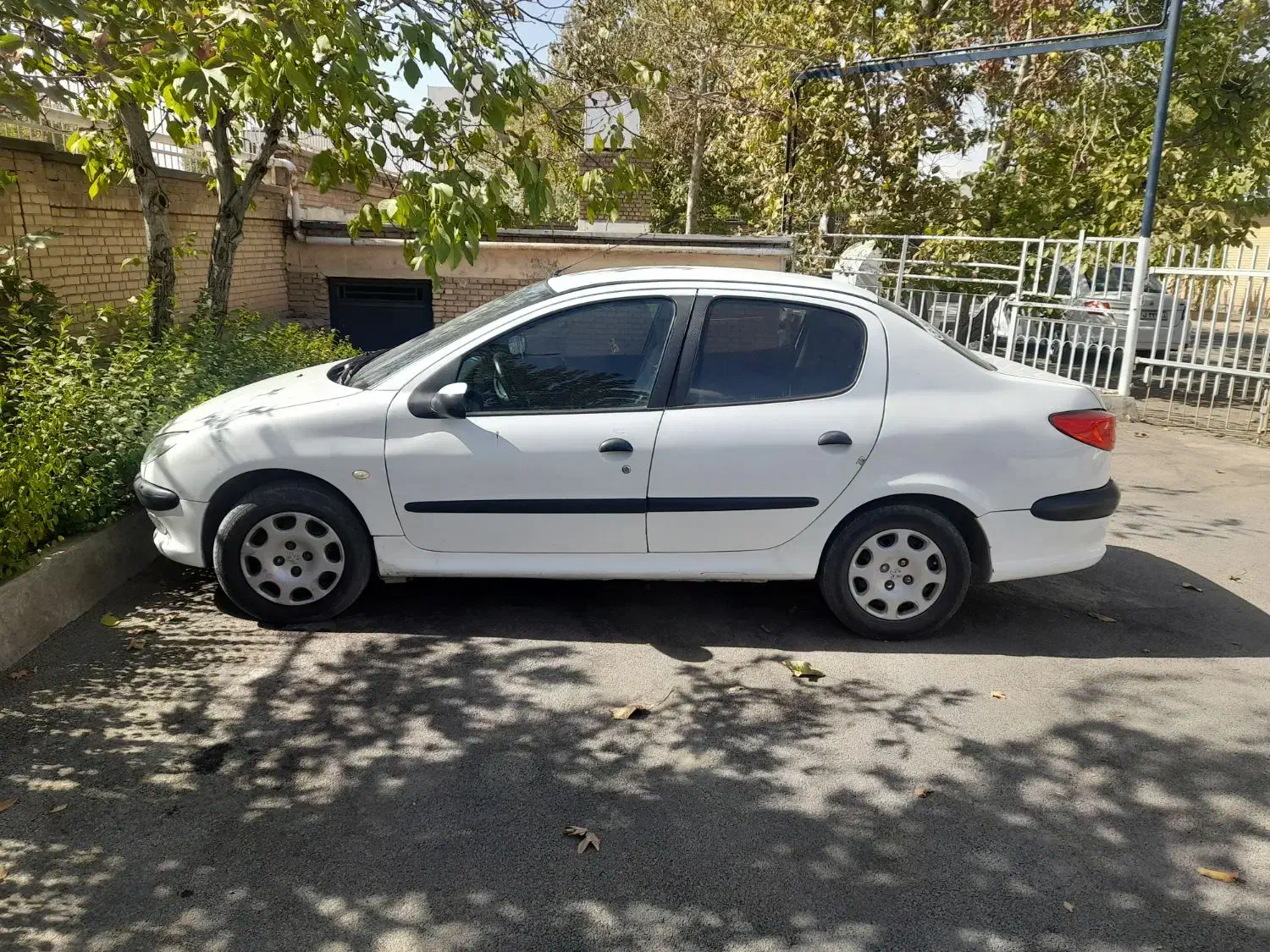 پژو ۲۰۶ صندوق دار v8 - 1391