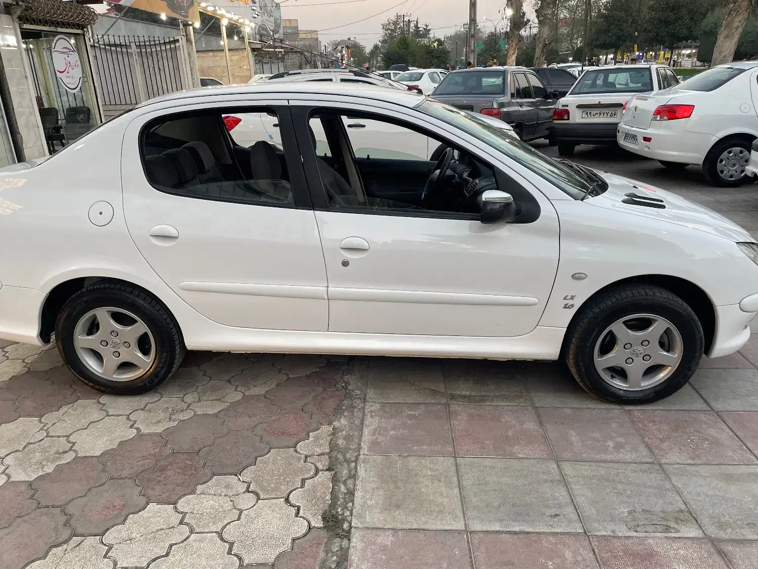 پژو ۲۰۶ صندوق دار v8 - 1391