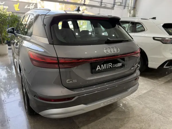 آئودی الکتریکی Q5 ۴۰ - 2024
