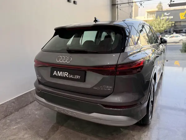 آئودی الکتریکی Q5 ۴۰ - 2024