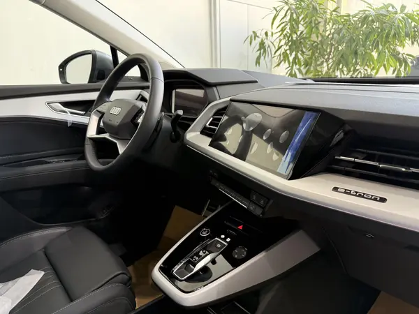 آئودی الکتریکی Q5 ۴۰ - 2024